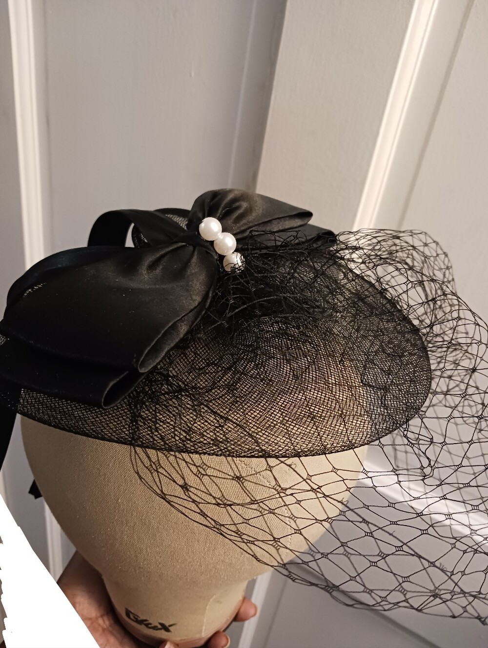 Retro Clip On Fascinator , Black Mesh Satin & Faux Pearl NWOT